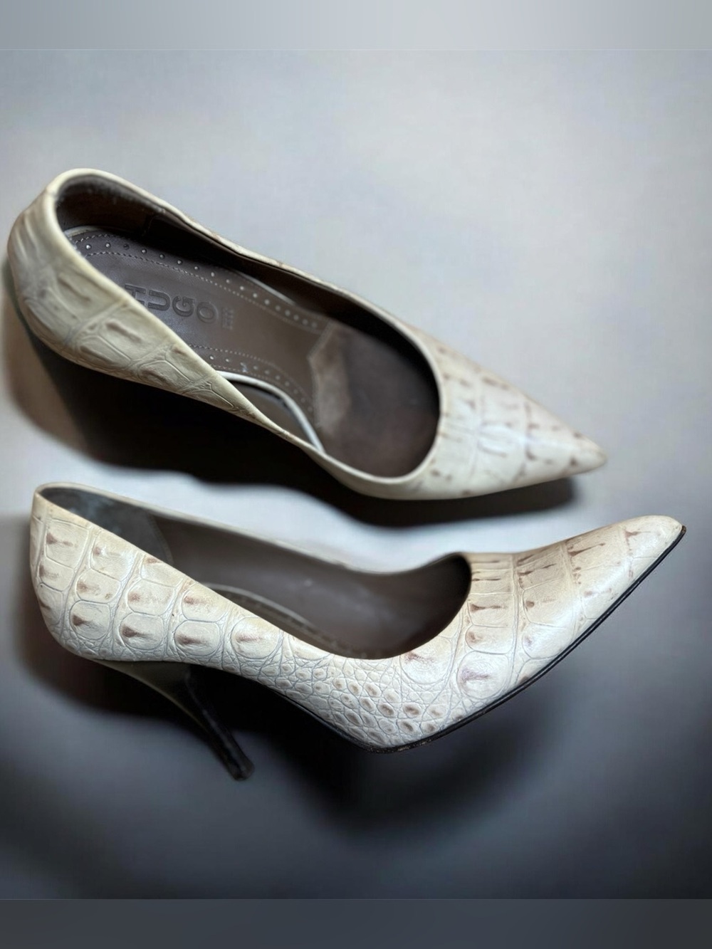 Hugo Boss Cream Croc-Embossed Pointed Pump Size 36.5 - Picture 2 of 7